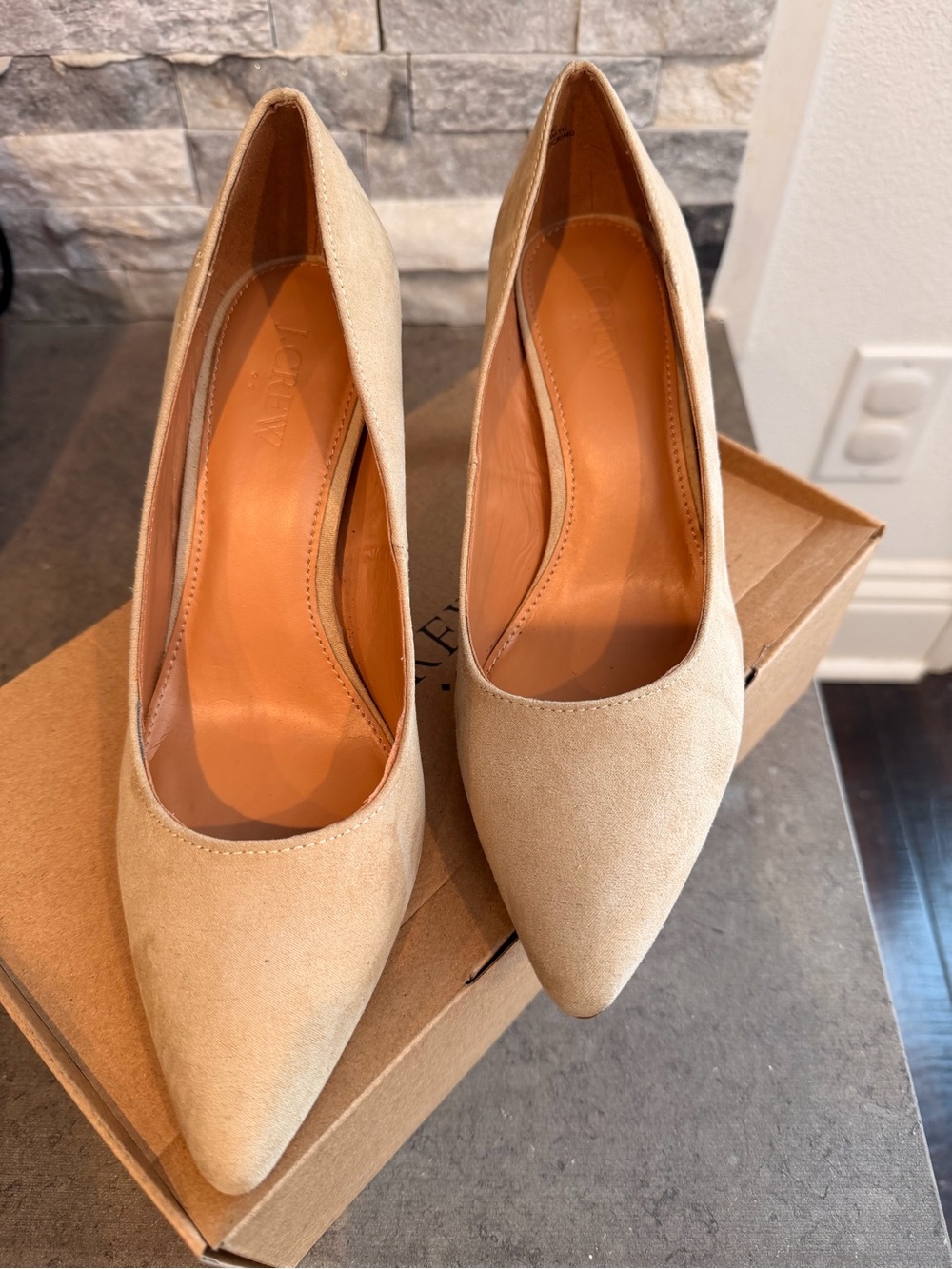 Classic Pointed-Toe Women’s Pumps in Beige